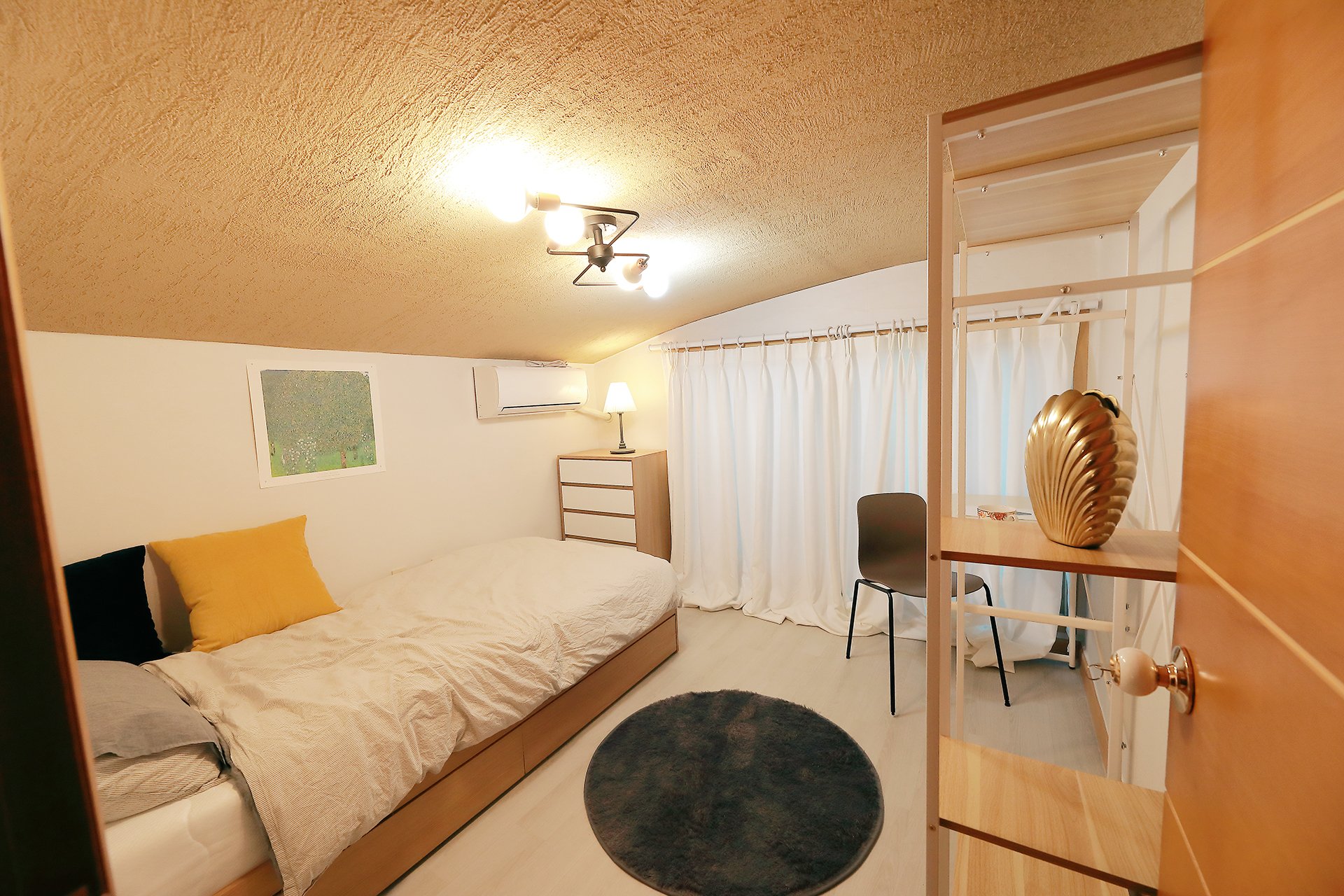 Private Room in a Female-Only Gangnam Share House