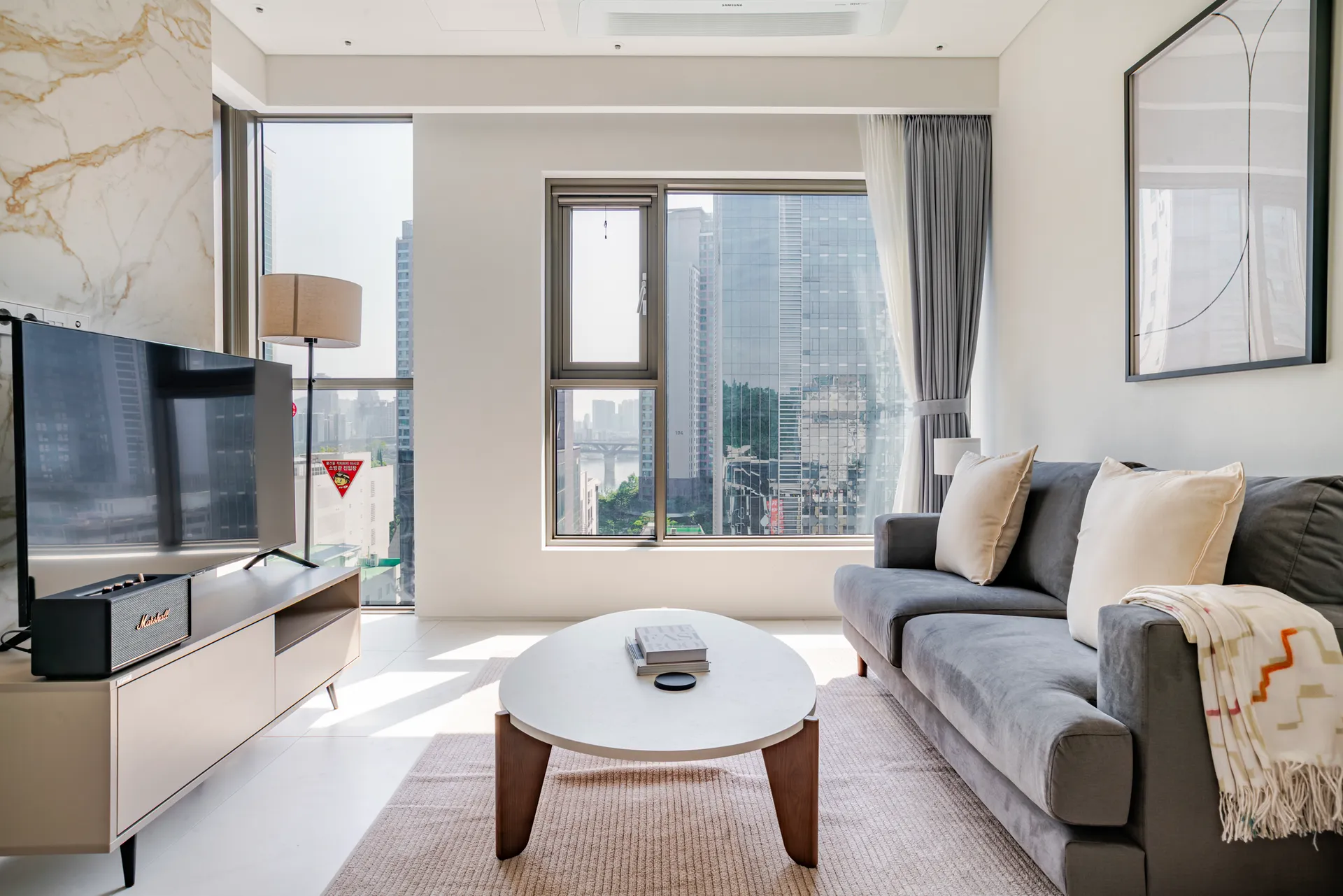 Spacious One-Bedroom Home in Cheongdam-dong
