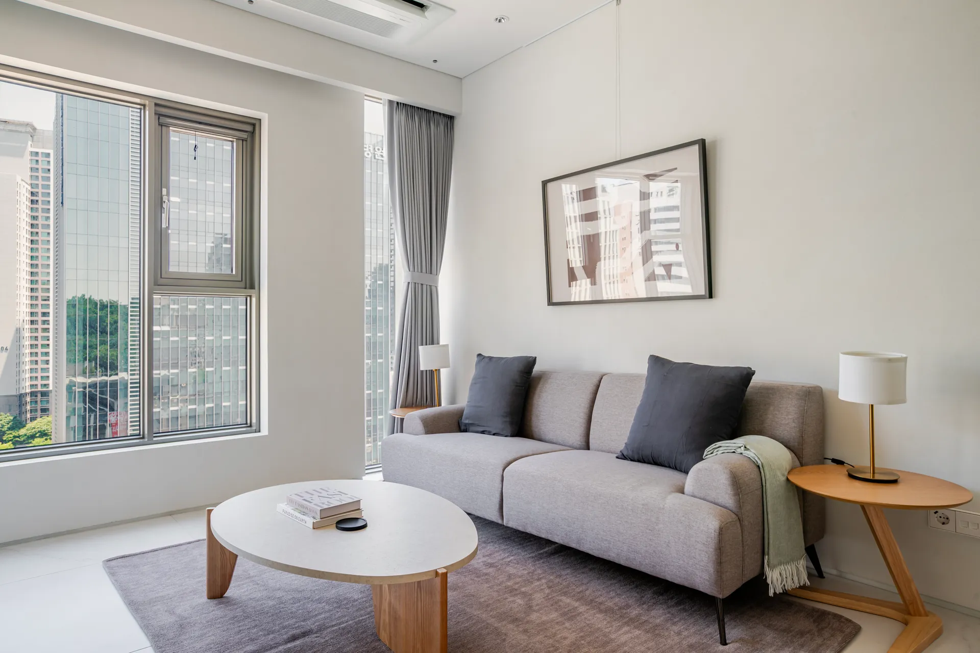Spacious One-Bedroom Home in Cheongdam-dong