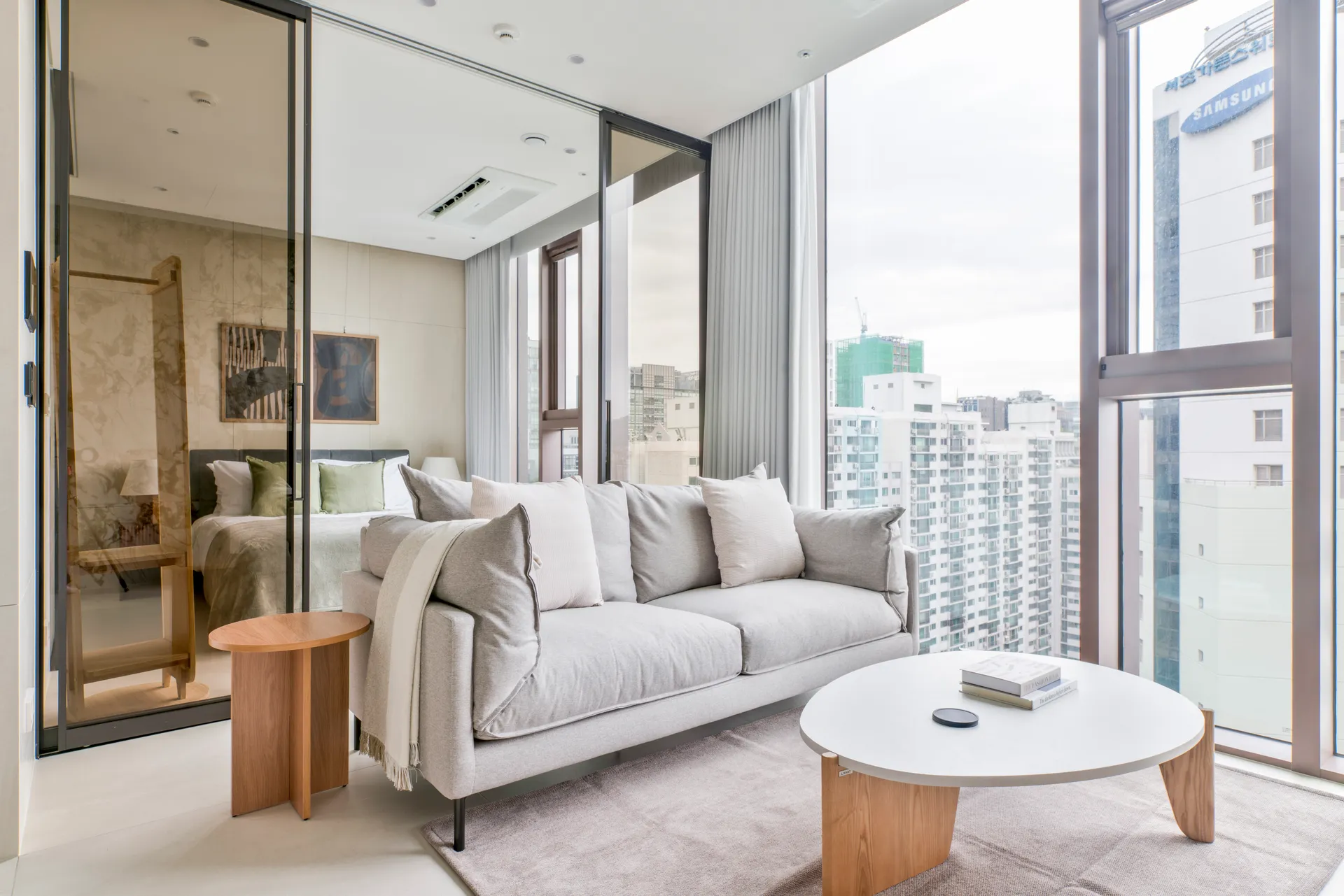 High-Floor One-Bedroom Home near Gangnam