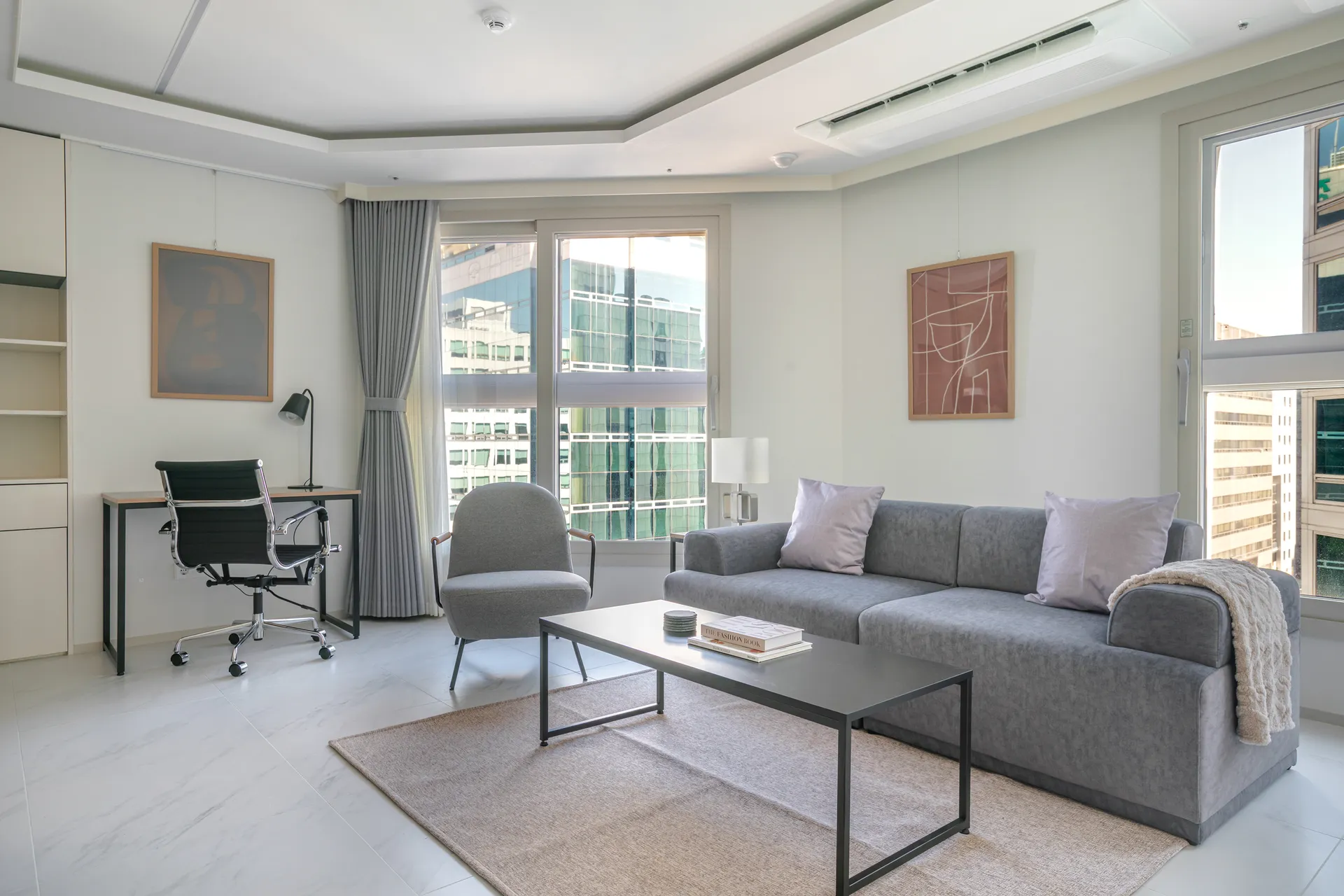 One-Bedroom Home by the Han River in Yeouido