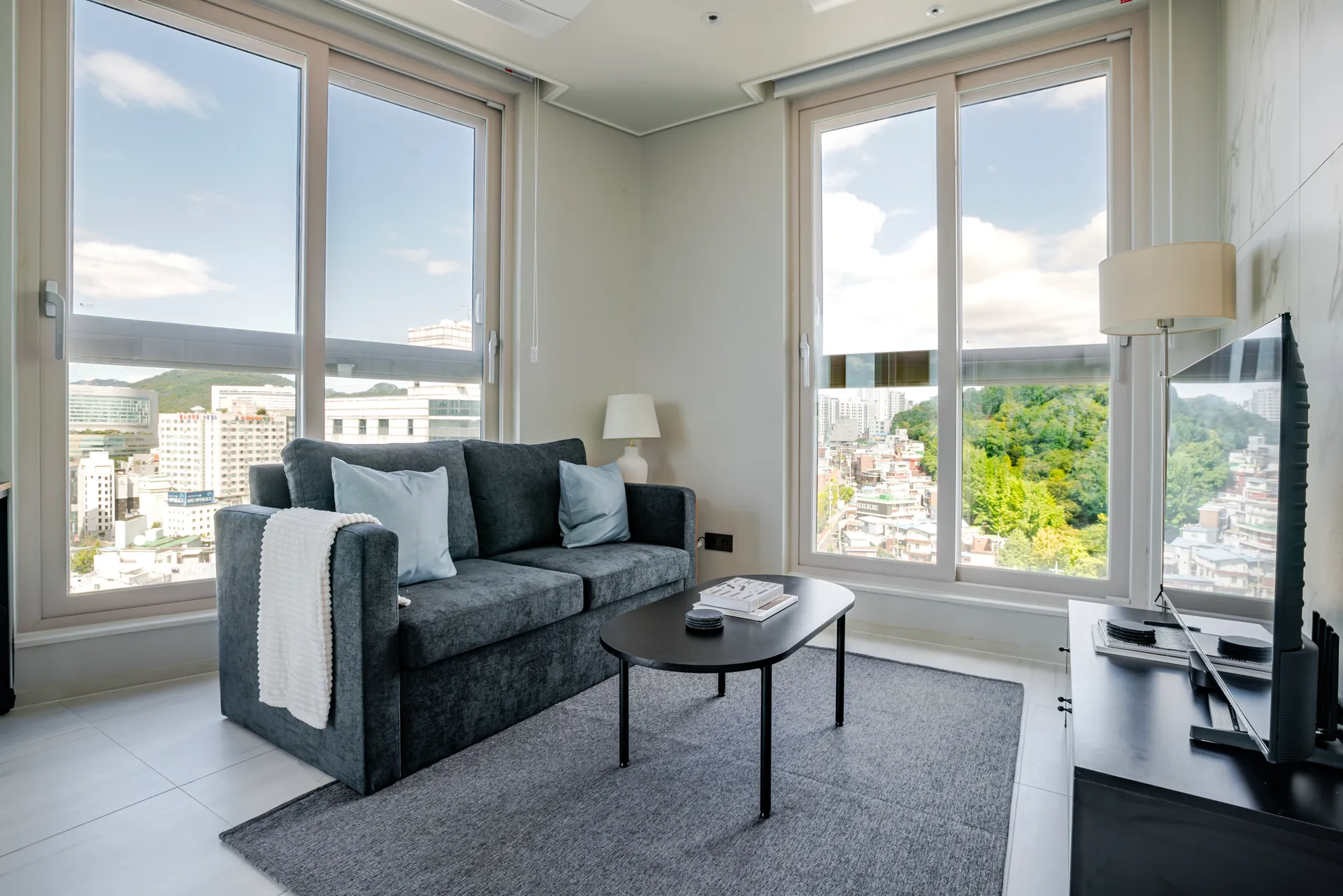 High-Floor One-Bedroom Home near Sinchon Station