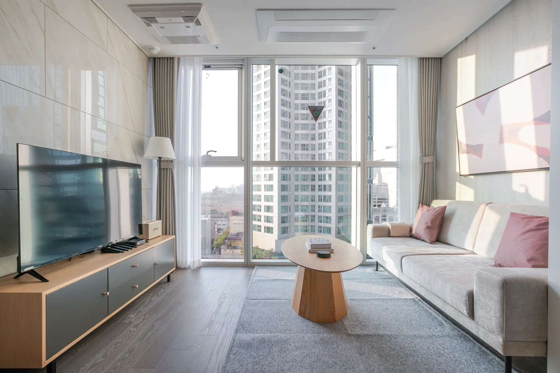 One-Bedroom Home near Yongsan Station