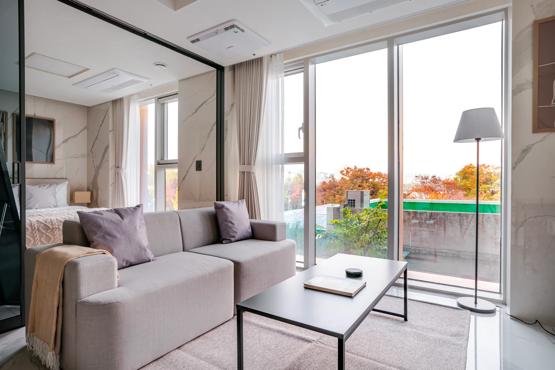 One-Bedroom Home by the Han River in Yeouido
