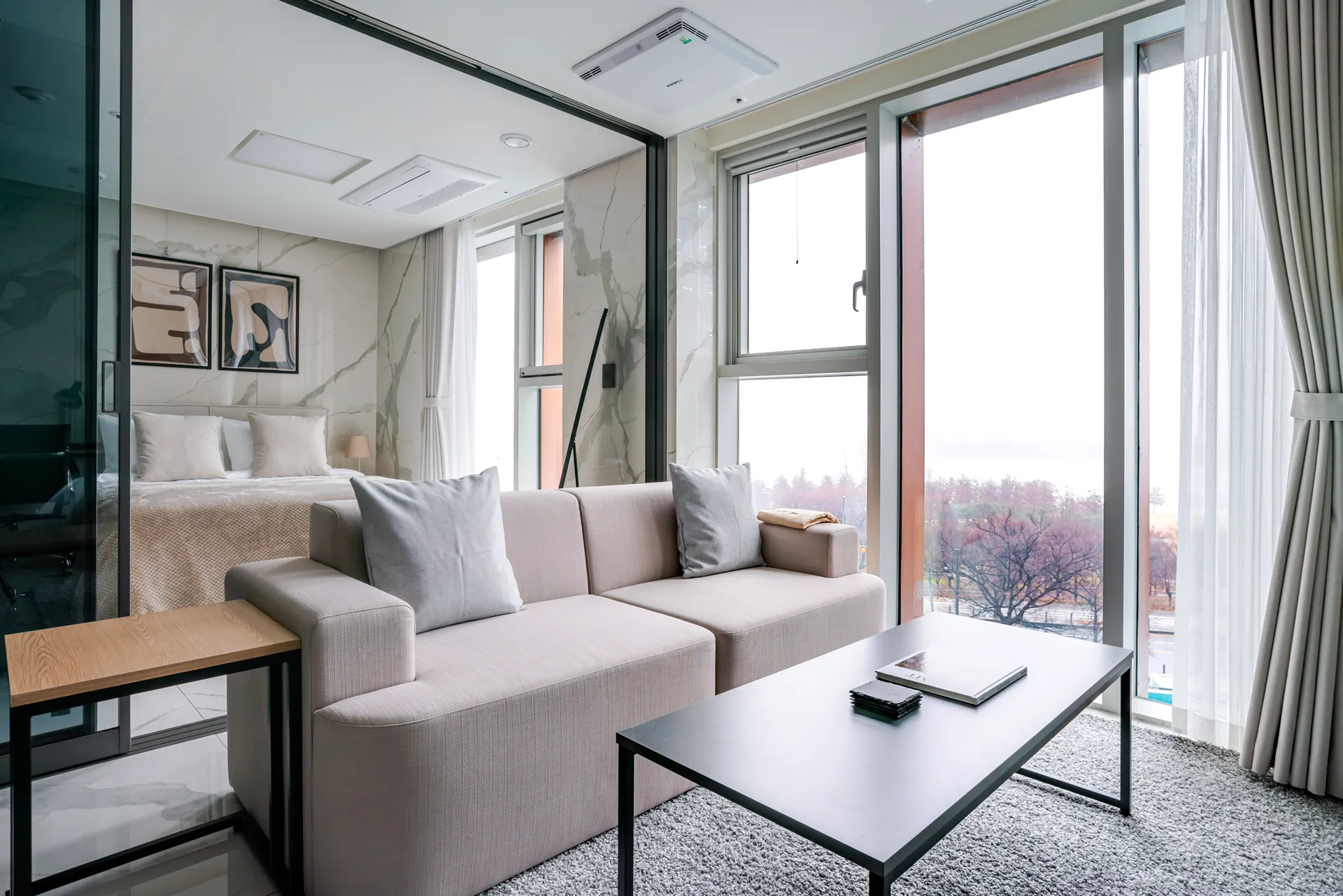 One-Bedroom Home by the Han River in Yeouido