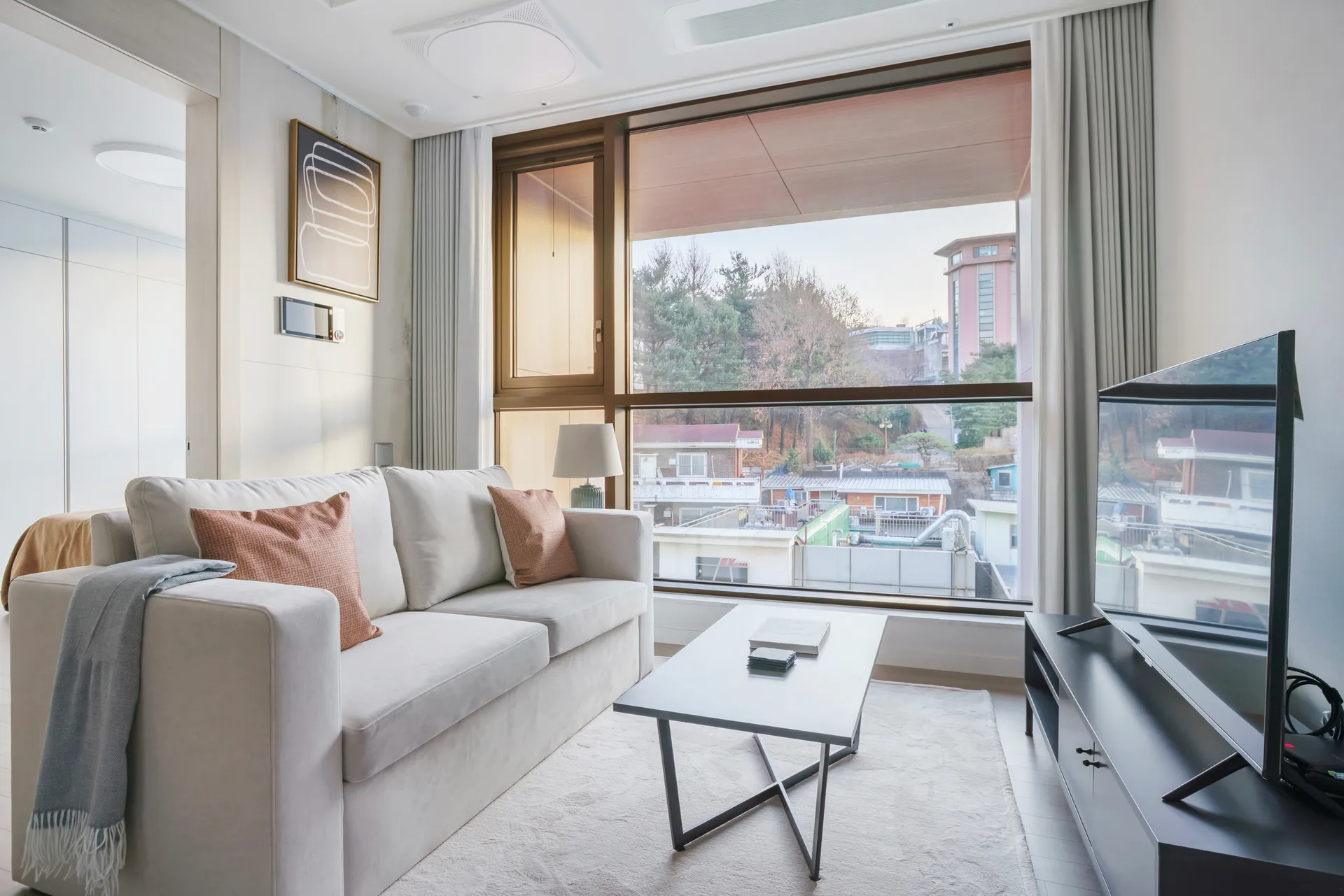 One-Bedroom Home near Myeongdong & Chungmuro
