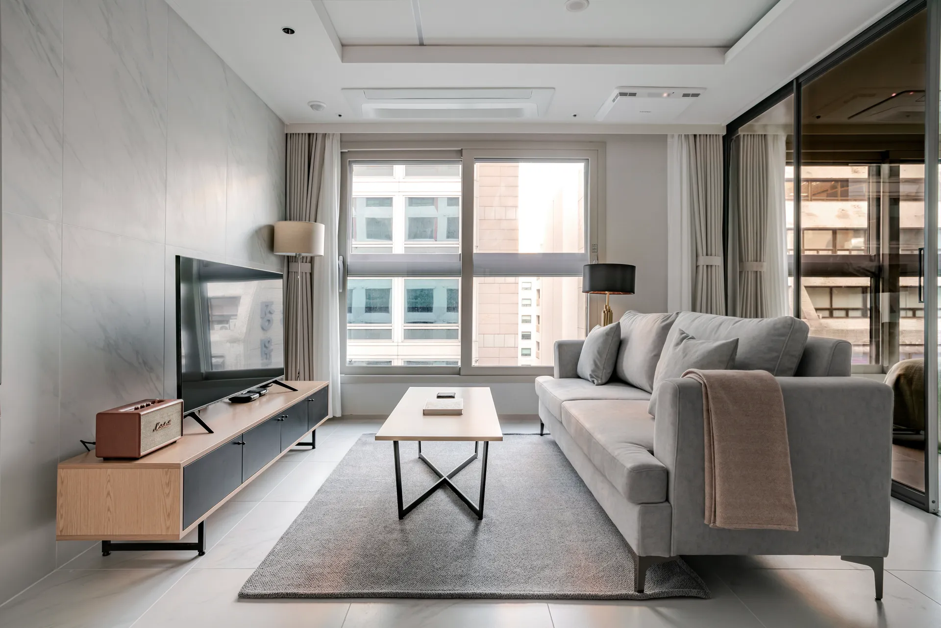 One-Bedroom Home by the Han River in Yeouido