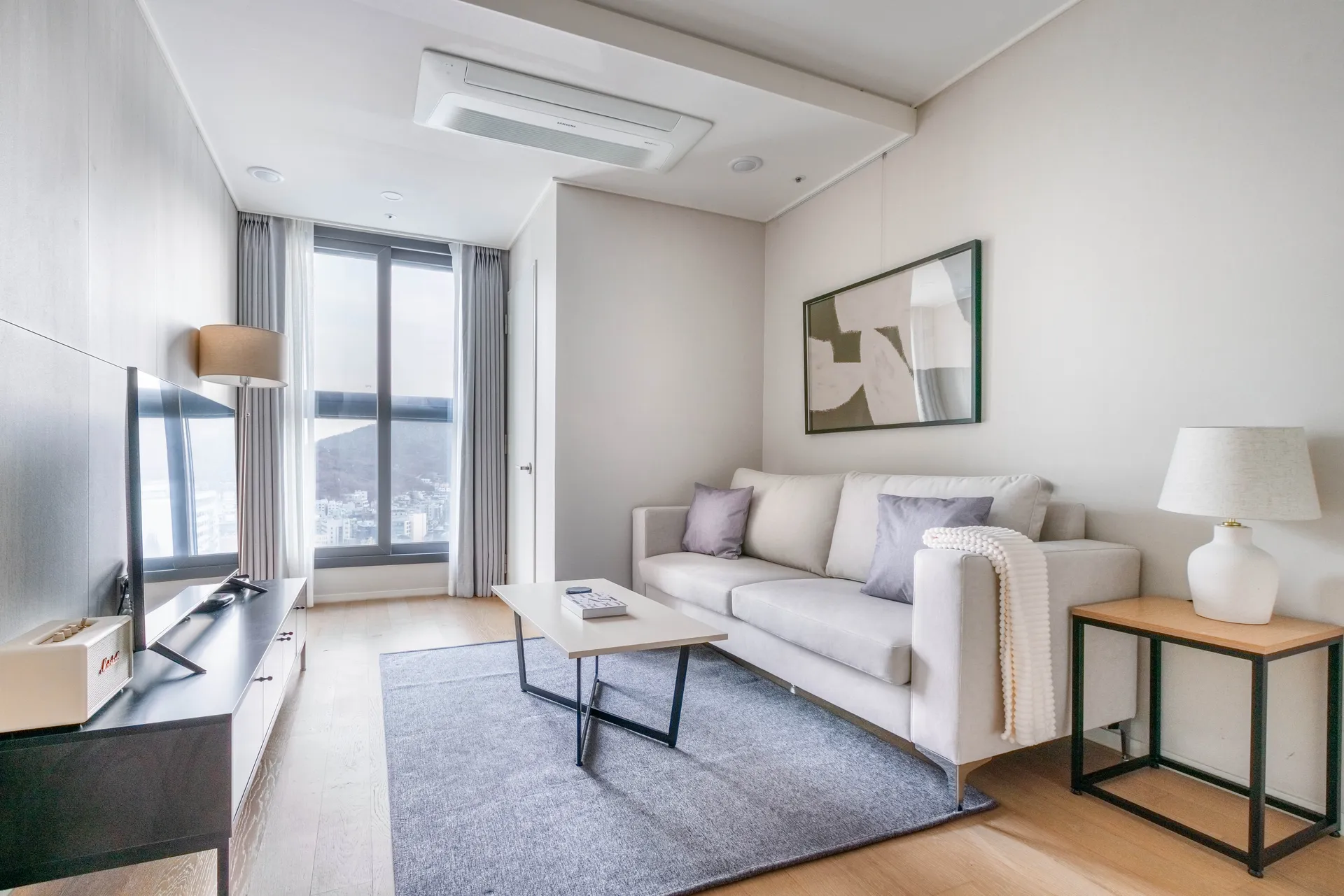 High-Floor One-Bedroom Home in Euljiro