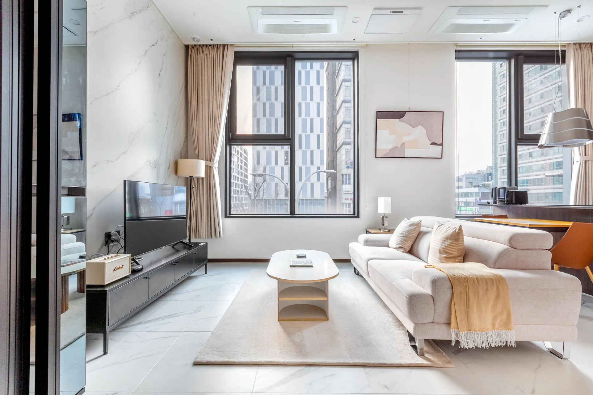 One-Bedroom Home near Gwangjang Market & Dongdaemun
